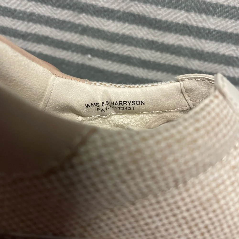 DV by Dolce Vita Harryson Cream and Tan Sneakers with Minimalist Design Size 8.5